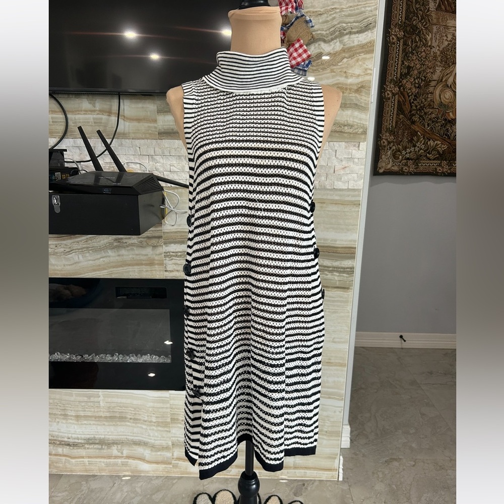 Fever Black and White Striped Mock Neck Sleeveless 100% Cotton Dress.‎ Size M